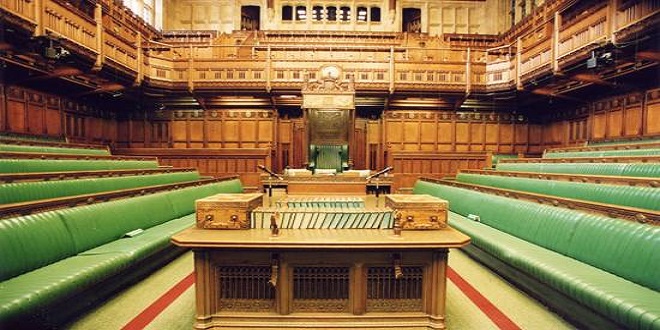 英国上议院反对少数科技公司主宰AI，警告失业问题